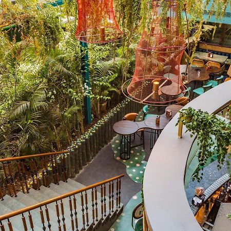Goldfinch Hotel Mumbai Exteriör bild