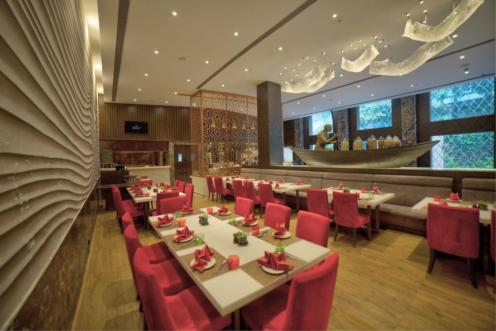 Goldfinch Hotel Mumbai Exteriör bild