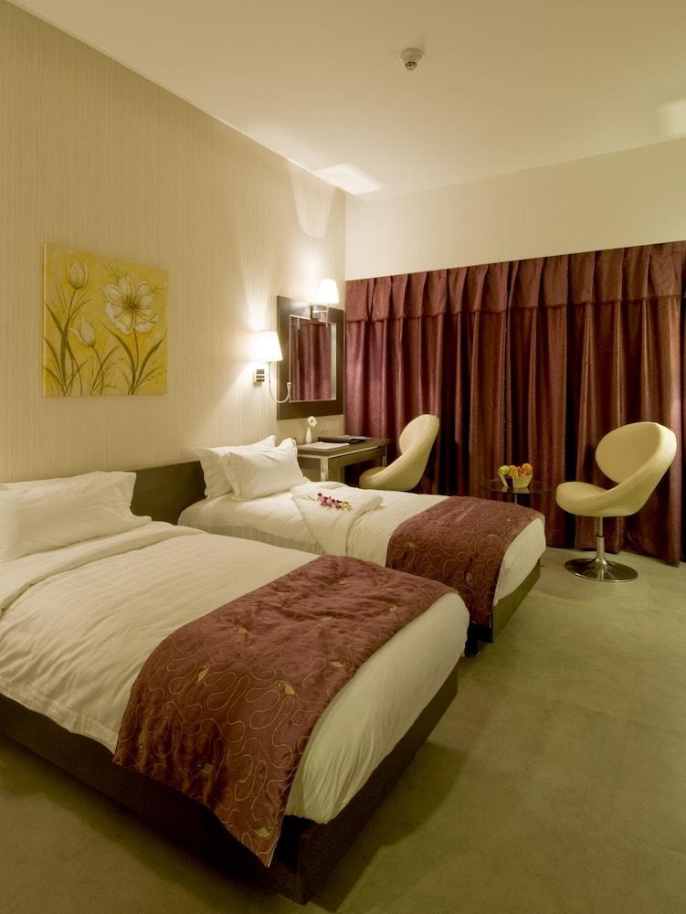 Goldfinch Hotel Mumbai Exteriör bild