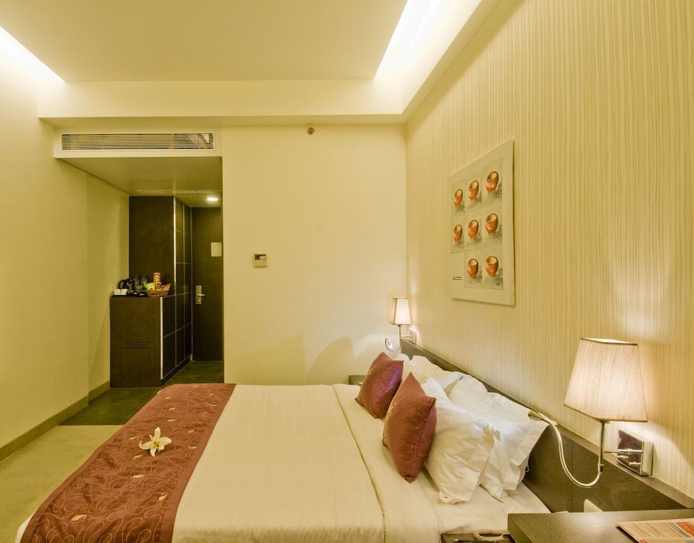 Goldfinch Hotel Mumbai Exteriör bild