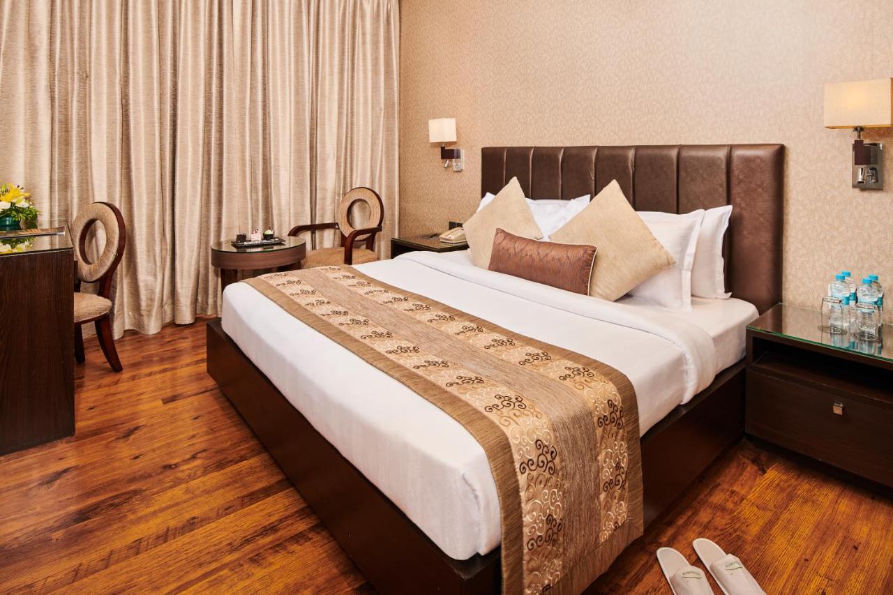 Goldfinch Hotel Mumbai Exteriör bild