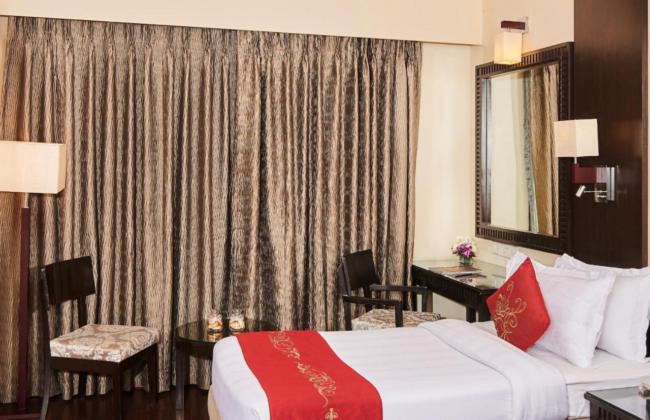 Goldfinch Hotel Mumbai Exteriör bild