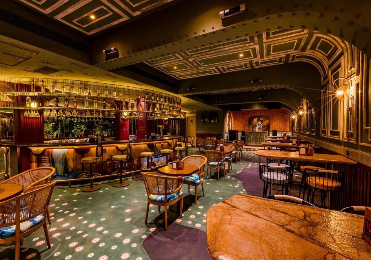 Goldfinch Hotel Mumbai Exteriör bild