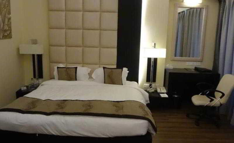 Goldfinch Hotel Mumbai Exteriör bild