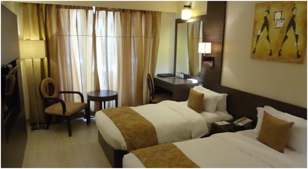 Goldfinch Hotel Mumbai Exteriör bild