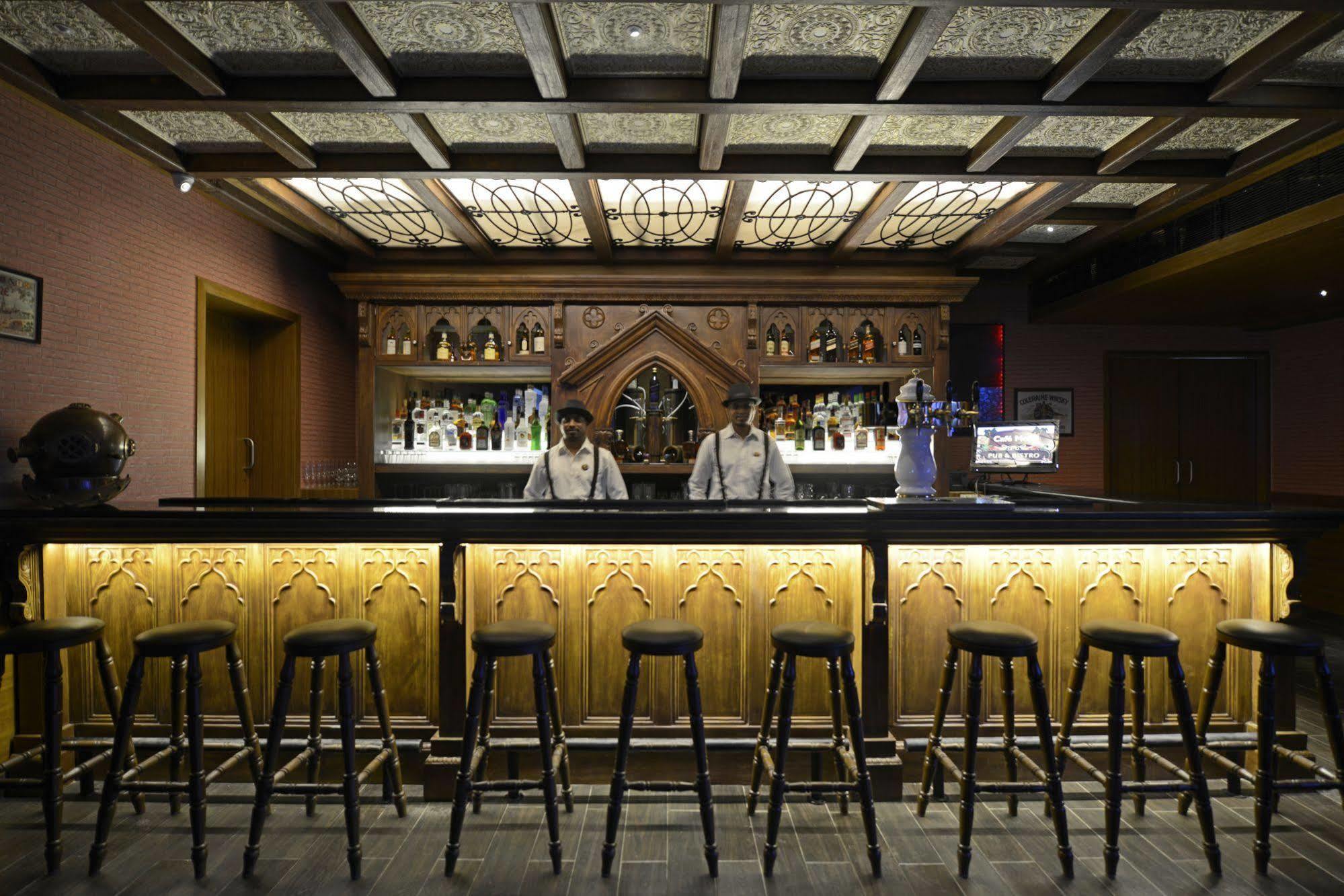 Goldfinch Hotel Mumbai Exteriör bild