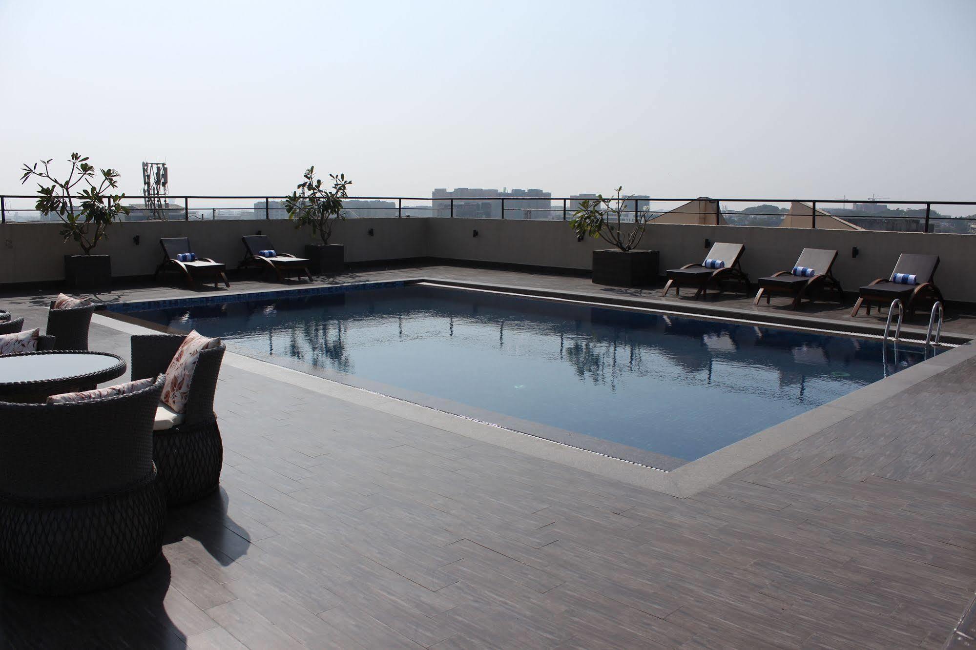 Goldfinch Hotel Mumbai Exteriör bild