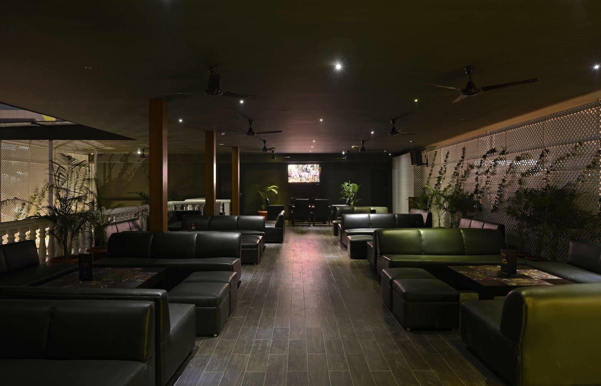 Goldfinch Hotel Mumbai Exteriör bild