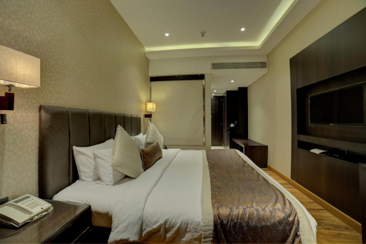 Goldfinch Hotel Mumbai Exteriör bild