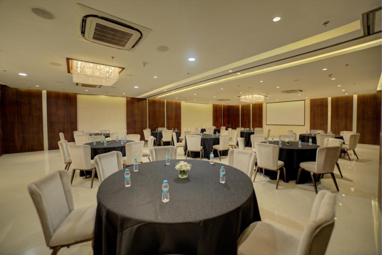 Goldfinch Hotel Mumbai Exteriör bild